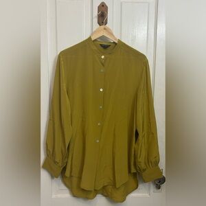 St. John 100% Silk Green Button-Up Top